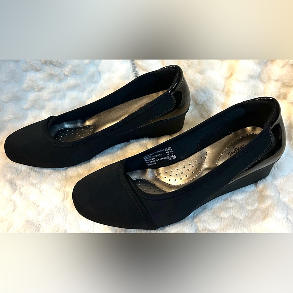 Dexflex Comfort Black Women's Slip on wedge heel women’s size 7.5 Wide - Picture 2 of 11